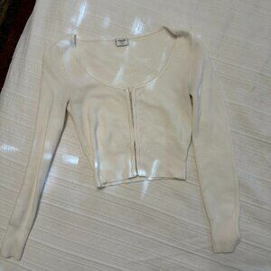 Abercrombie & Fitch Scoop Neck Hook and Eye Front Cropped Cardigan